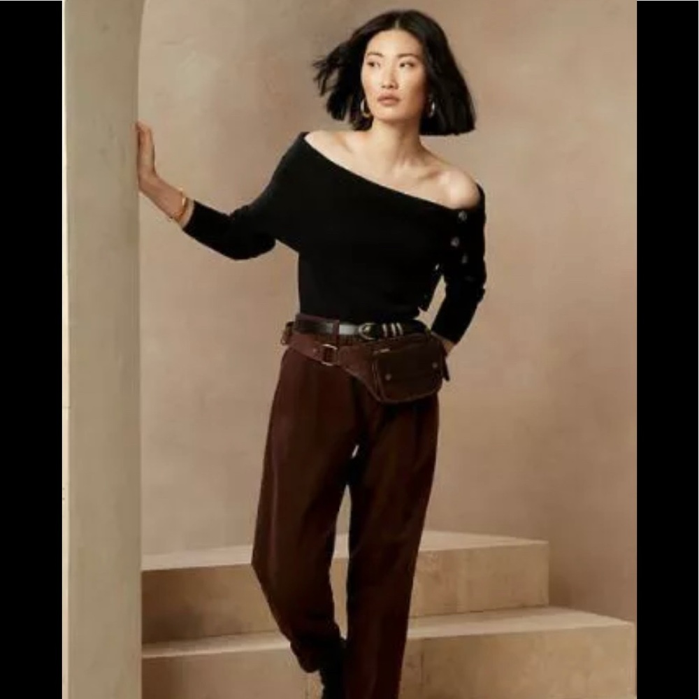 COPY - NWT Banana Republic Off the Shoulder Sweater Medium Black
